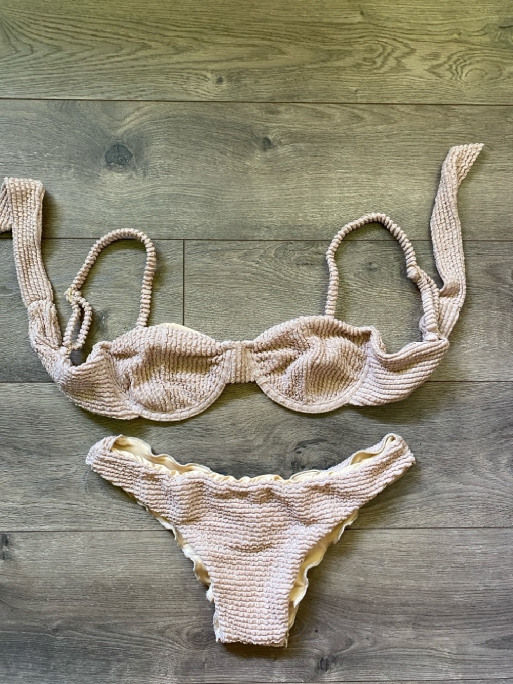 Textured Cream Women's Bikini Set - Stylish Two-Piece Swimwear